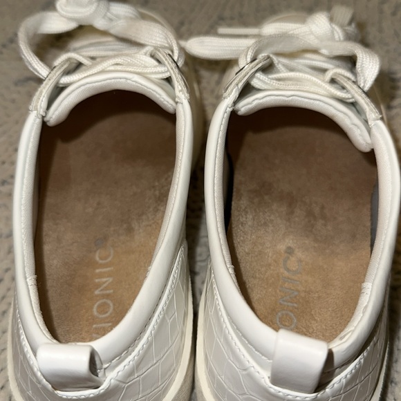 Vionic White Nappa Leather Sneaker with embossed details - Picture 7 of 13